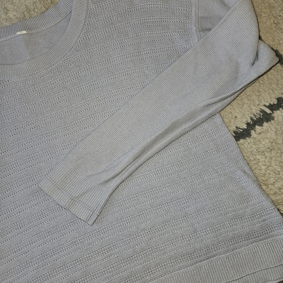 Lululemon Light Weight Knit Long Sleeve Size 8 - Picture 2 of 5